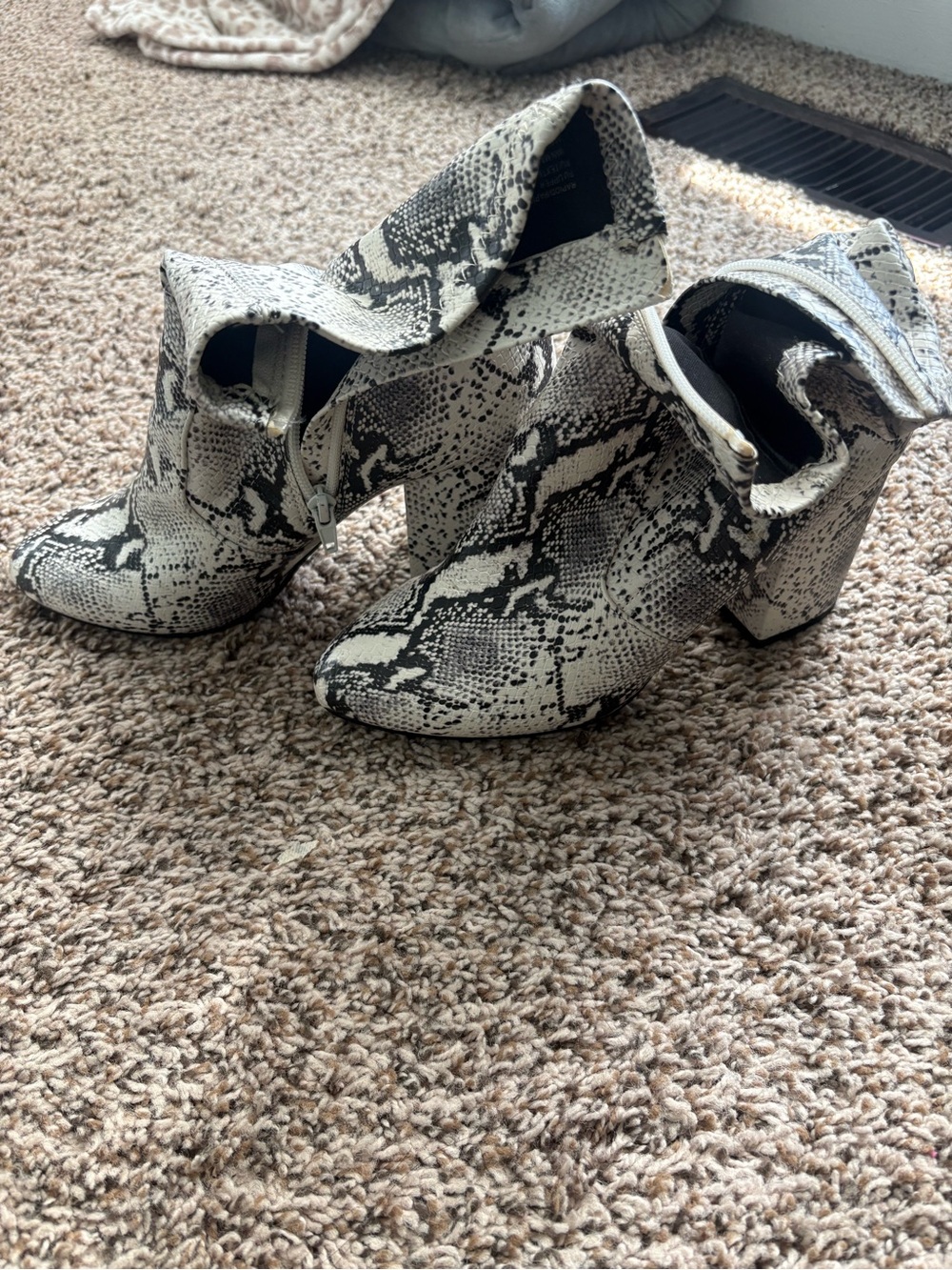 Steve Madden Boots - Picture 3 of 3